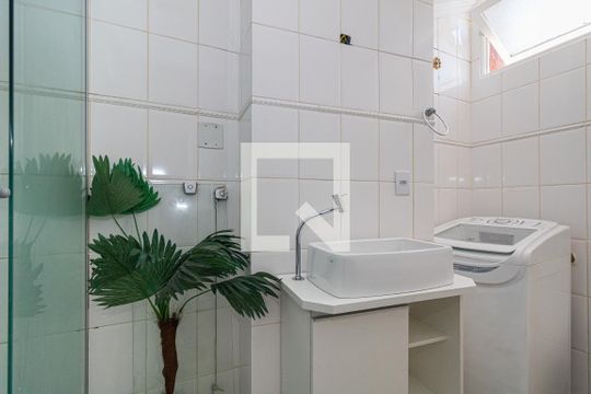 Banheiro de kitnet/studio para alugar com 1 quarto, 45m² em Centro Histórico, Porto Alegre