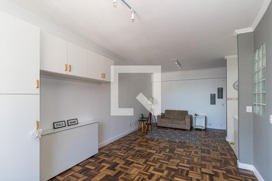 Sala/Quarto de kitnet/studio para alugar com 1 quarto, 45m² em Centro Histórico, Porto Alegre