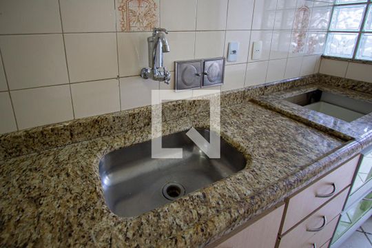 Cozinha de apartamento para alugar com 2 quartos, 55m² em Alcântara, São Gonçalo