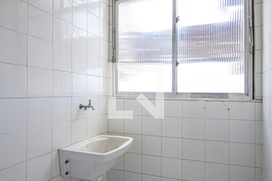 Área de Serviço de apartamento para alugar com 2 quartos, 55m² em Alcântara, São Gonçalo