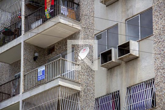 Fachada do bloco de apartamento para alugar com 2 quartos, 55m² em Alcântara, São Gonçalo