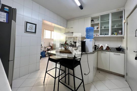 Cozinha de apartamento à venda com 4 quartos, 130m² em Perdizes, São Paulo