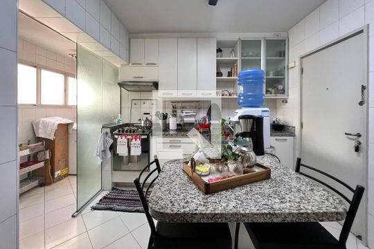 Cozinha de apartamento à venda com 4 quartos, 130m² em Perdizes, São Paulo
