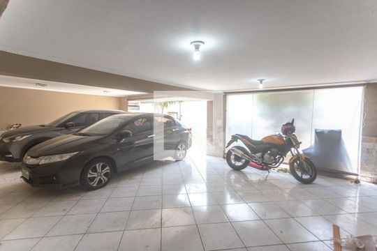 Garagem de casa para alugar com 3 quartos, 386m² em Parque dos Passaros, São Bernardo do Campo