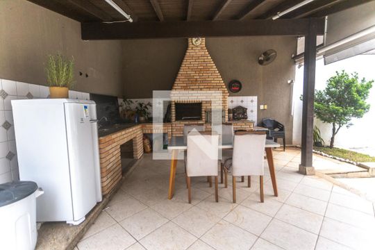 Quintal e churrasqueira de casa para alugar com 3 quartos, 386m² em Parque dos Passaros, São Bernardo do Campo