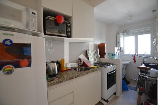 Cozinha de apartamento para alugar com 2 quartos, 51m² em Teresópolis, Porto Alegre