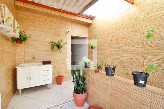 Quintal de casa à venda com 3 quartos, 222m² em Parque Novo Oratório, Santo André