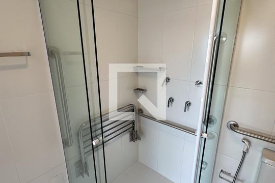 Banheiro de apartamento para alugar com 1 quarto, 26m² em Perdizes, São Paulo