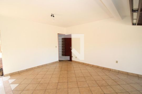Garagem de casa à venda com 4 quartos, 230m² em Cavalhada, Porto Alegre