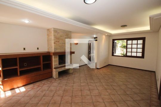Casa à venda com 4 quartos, 230m² em Cavalhada, Porto Alegre