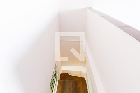 Escada de casa à venda com 2 quartos, 210m² em Vila do Encontro, São Paulo