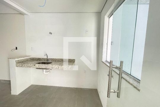 Cozinha de casa à venda com 2 quartos, 65m² em Planalto, Belo Horizonte