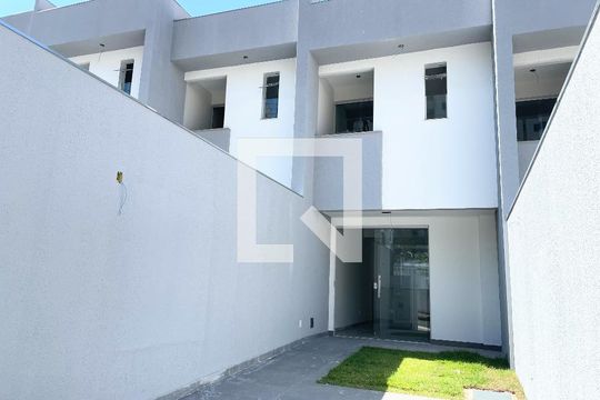 Fachada de casa à venda com 2 quartos, 65m² em Planalto, Belo Horizonte