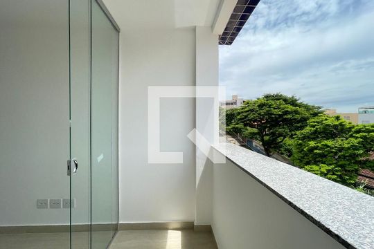 Vista Sala de apartamento à venda com 3 quartos, 80m² em Nova Suissa, Belo Horizonte