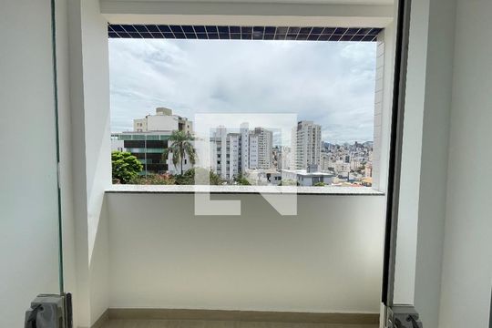 Sala  de apartamento à venda com 3 quartos, 80m² em Nova Suissa, Belo Horizonte