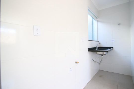 Cozinha de apartamento à venda com 2 quartos, 48m² em Vila Guilhermina, São Paulo