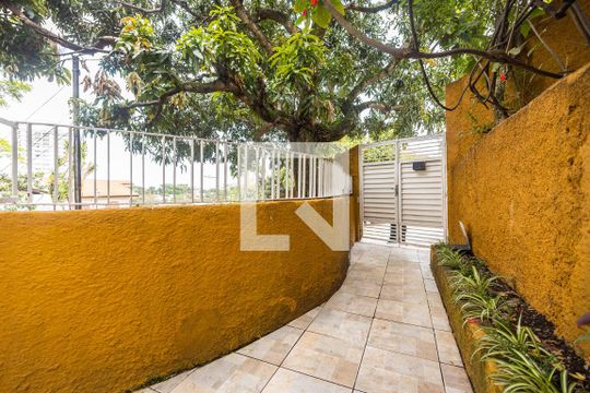 Entrada de casa para alugar com 3 quartos, 130m² em Vila Madalena, São Paulo