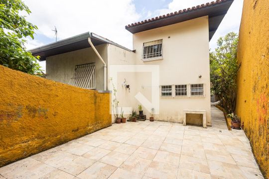 Quintal de casa para alugar com 3 quartos, 130m² em Vila Madalena, São Paulo