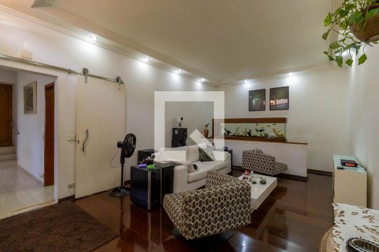 Casa à venda com 4 quartos, 285m² em Vila Monumento, São Paulo