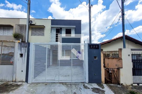 Fachada de casa à venda com 2 quartos, 115m² em Vila Morse, São Paulo