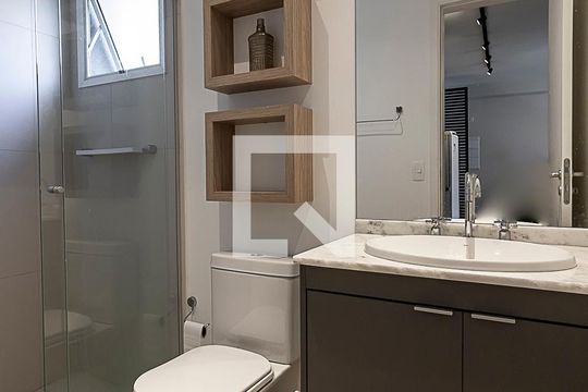 Banheiro de kitnet/studio para alugar com 1 quarto, 41m² em Indianópolis, São Paulo