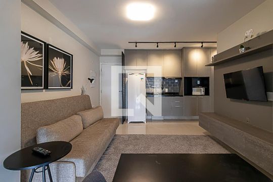 Sala e Cozinha de kitnet/studio para alugar com 1 quarto, 41m² em Indianópolis, São Paulo