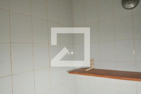 Banheiro de Serviço de apartamento para alugar com 2 quartos, 66m² em Praça Seca, Rio de Janeiro