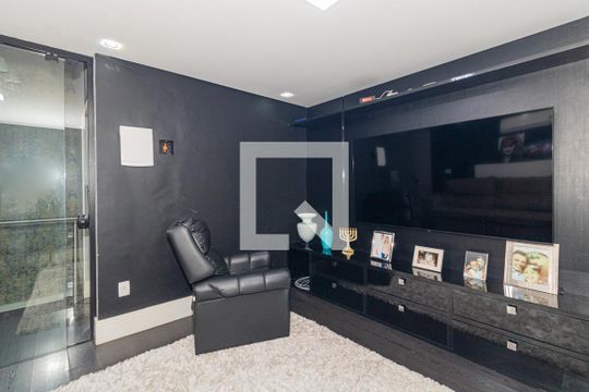 Sala de TV de casa de condomínio à venda com 5 quartos, 500m² em Jardim Guapira, São Paulo