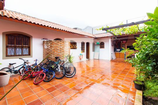 Quintal de casa à venda com 3 quartos, 320m² em Vila Libanesa, São Paulo