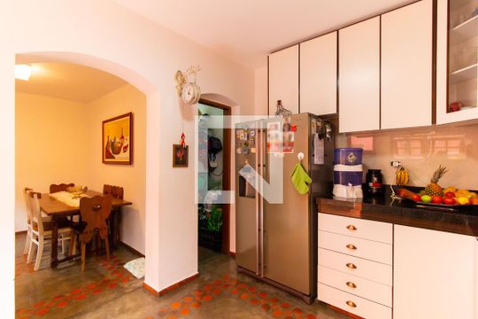Cozinha de casa à venda com 3 quartos, 320m² em Vila Libanesa, São Paulo