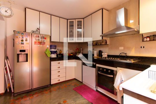 Cozinha de casa à venda com 3 quartos, 320m² em Vila Libanesa, São Paulo
