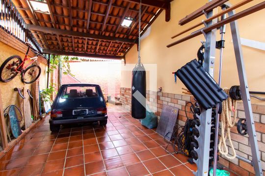 Garagem de casa à venda com 3 quartos, 320m² em Vila Libanesa, São Paulo
