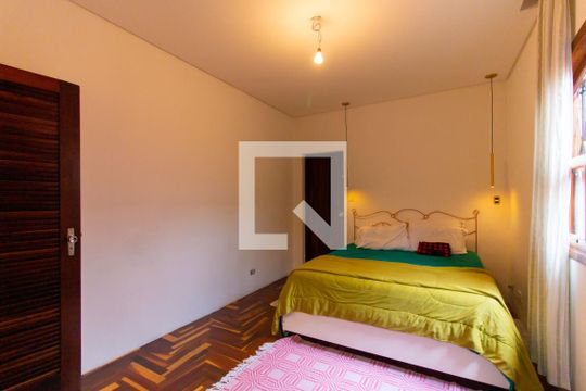 Suíte de casa à venda com 3 quartos, 320m² em Vila Libanesa, São Paulo