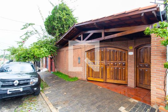 Fachada de casa à venda com 3 quartos, 320m² em Vila Libanesa, São Paulo