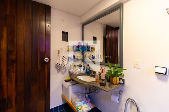 Banheiro da Suíte de casa à venda com 3 quartos, 320m² em Vila Libanesa, São Paulo