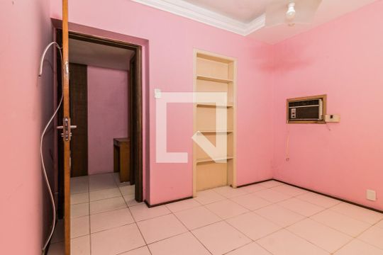 Dormitório 2 de apartamento para alugar com 2 quartos, 73m² em Centro Histórico, Porto Alegre