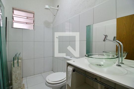 Banheiro da Garagem de casa à venda com 4 quartos, 510m² em Jardim Santo Antônio, Santo André