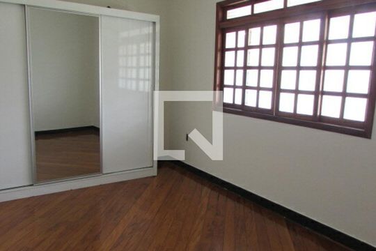Casa à venda com 3 quartos, 366m² em Barreiro, Belo Horizonte