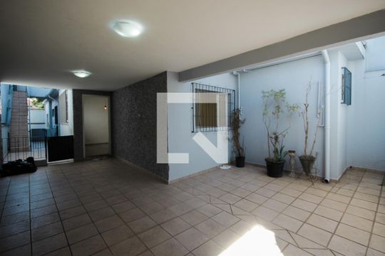Garagem de casa à venda com 2 quartos, 147m² em Vila Santo Estéfano, São Paulo