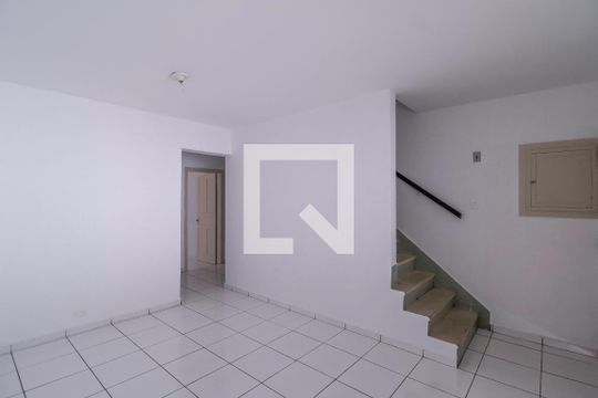 Sala 1 de casa para alugar com 2 quartos, 119m² em Vila Ema, São Paulo