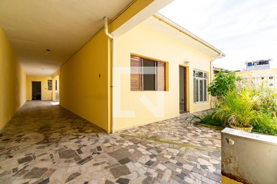garagem de casa à venda com 2 quartos, 180m² em Vila Fachini, São Paulo