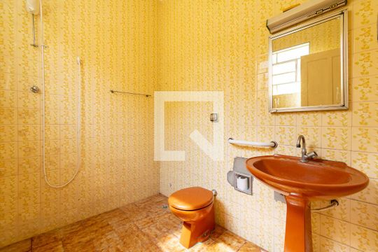 Banheiro de casa à venda com 2 quartos, 180m² em Vila Fachini, São Paulo
