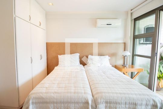 Suíte 1 de apartamento à venda com 3 quartos, 166m² em Leblon, Rio de Janeiro