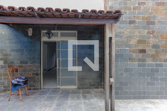 Entrada de casa à venda com 8 quartos, 1200m² em Pompéia, Belo Horizonte