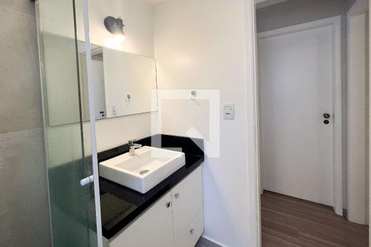 Banheiro de apartamento para alugar com 2 quartos, 54m² em Indianópolis, São Paulo