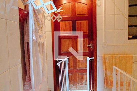 Corredor de entrada  de casa à venda com 3 quartos, 269m² em Jardim Monte Alegre, Taboão da Serra