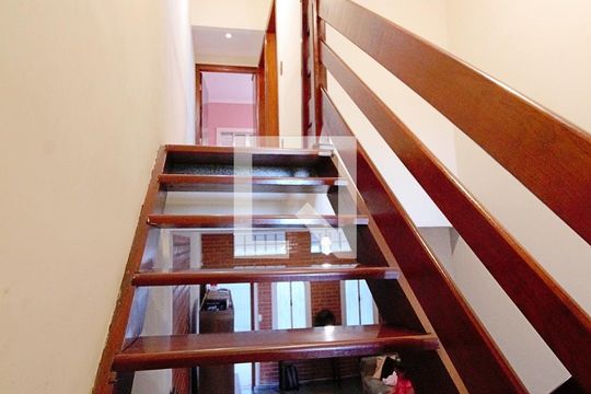 Escada de casa à venda com 3 quartos, 269m² em Jardim Monte Alegre, Taboão da Serra