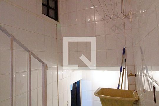 Edicula Área de Serviço de casa à venda com 3 quartos, 269m² em Jardim Monte Alegre, Taboão da Serra