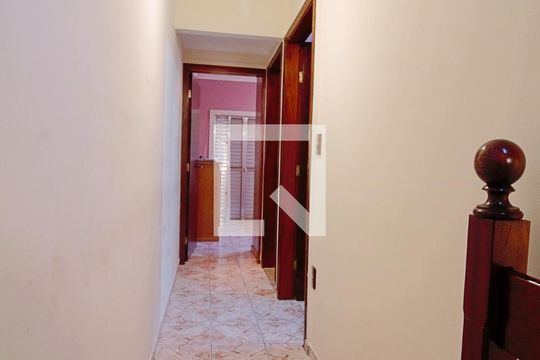 Corredor de casa à venda com 3 quartos, 269m² em Jardim Monte Alegre, Taboão da Serra