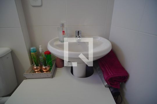 Banheiro de kitnet/studio à venda com 1 quarto, 25m² em Pátria Nova, Novo Hamburgo